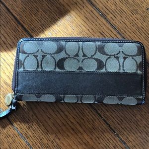 Coach woman’s wallet